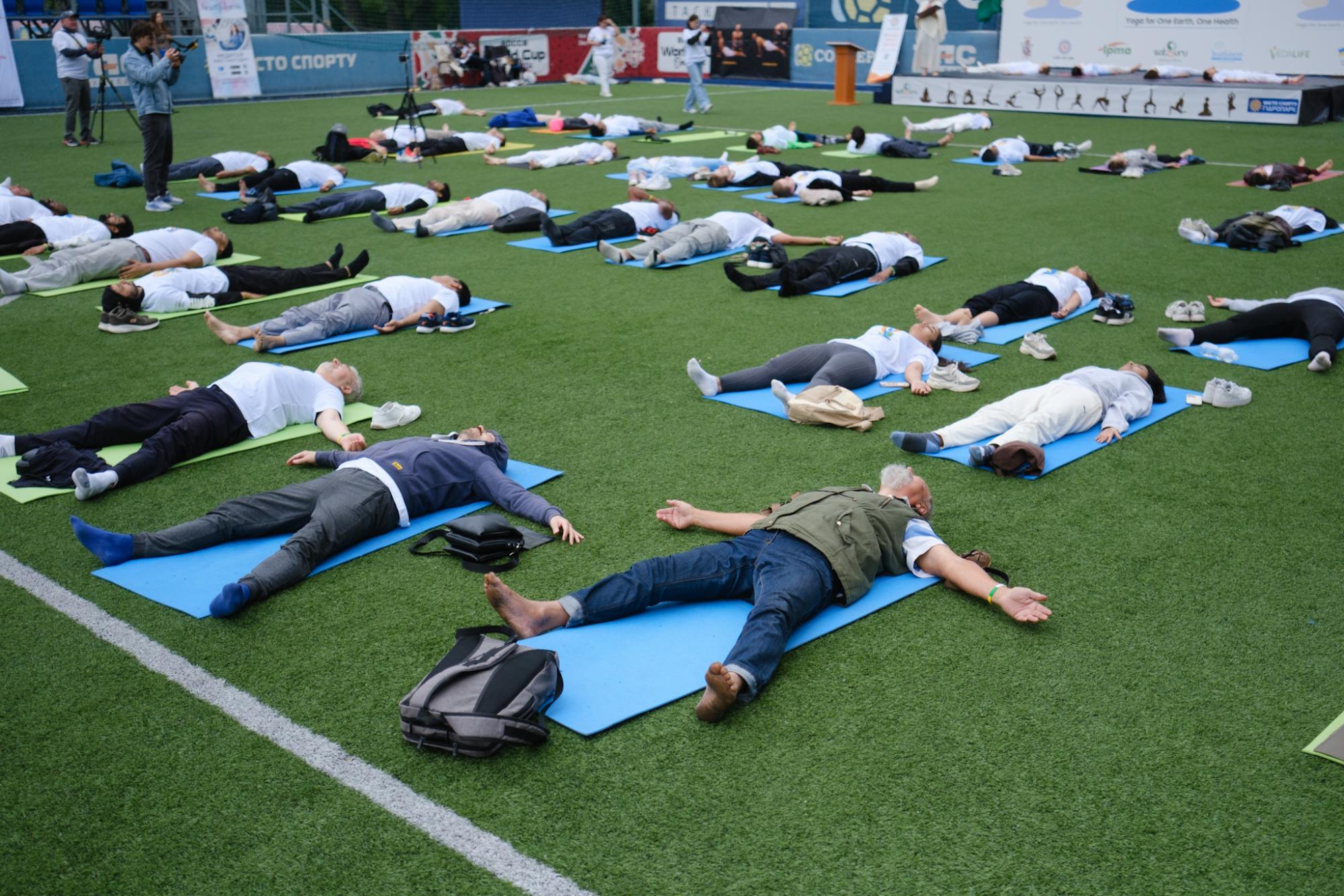 Київ долучився до світового святкування Дня йоги: гармонія тіла й духу просто неба