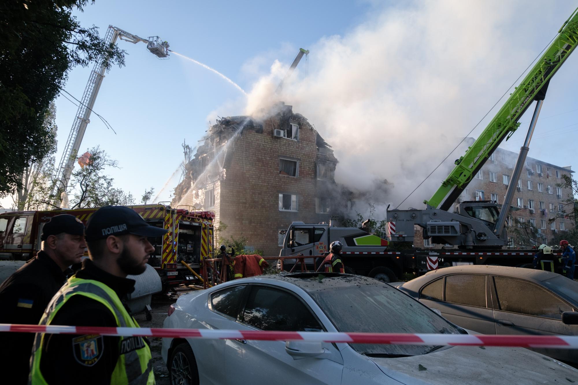 Під ударом - житлові будинки, серед жертв - діти: все про наслідки комбінованої атаки на Київ