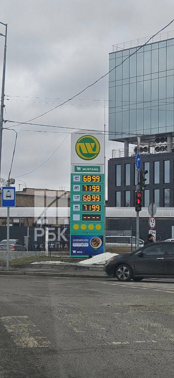 Бензин уже по 72 грн: чому підскочили ціни на АЗС та що буде далі