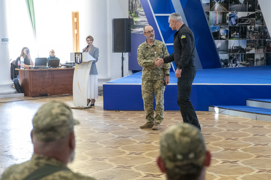 Кличко вручив нагороди до Дня Захисників і Захисниць (фото: t.me/vitaliy_klitschko) "Близько 200 тисяч киян на фронті": Кличко відзначив воїнів до Дня Захисників і Захисниць