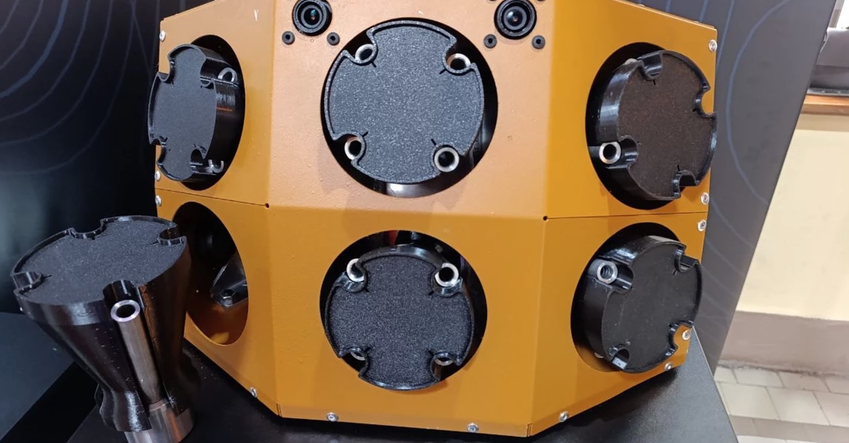 Сітка проти FPV: український виробник показав новий перехоплювач "Мангал"