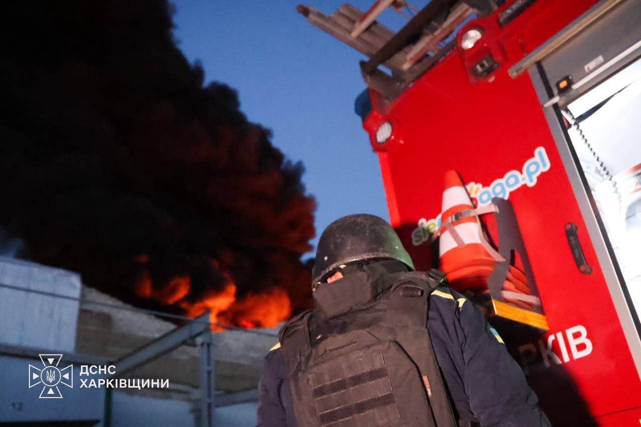 Фото: РФ атакувала підприємство під Харковом (t.me/dsns_telegram)