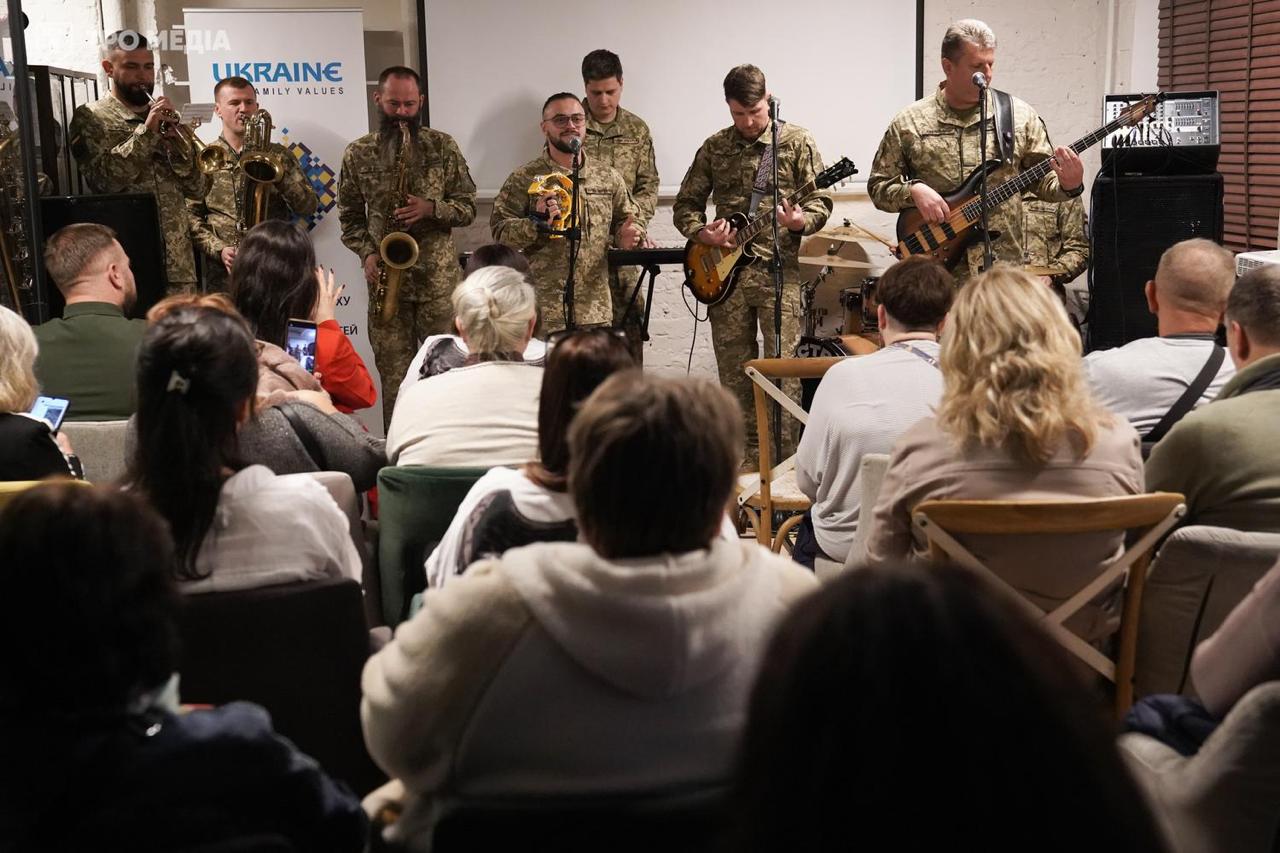 У Києві презентували чуттєвий кліп "Добровольці ТрО" про незламність українців