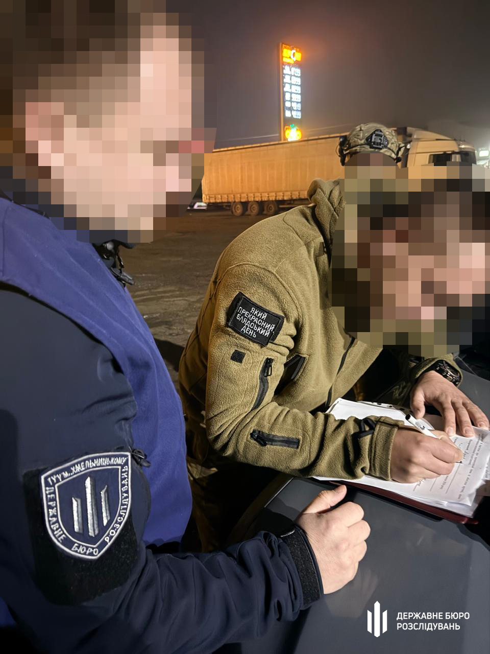 Катування та хабарі: у Чернівецькому ТЦК затримали керівника та його підлеглих