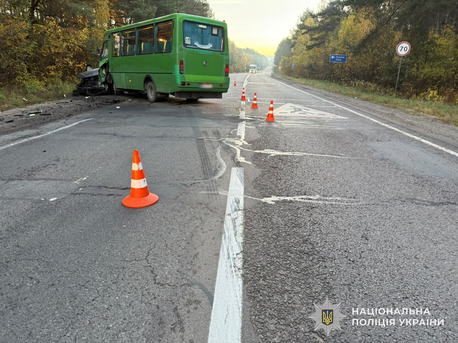 Фото: во Львовской области столкнулись автобус и внедорожник (lv.npu.gov.ua)