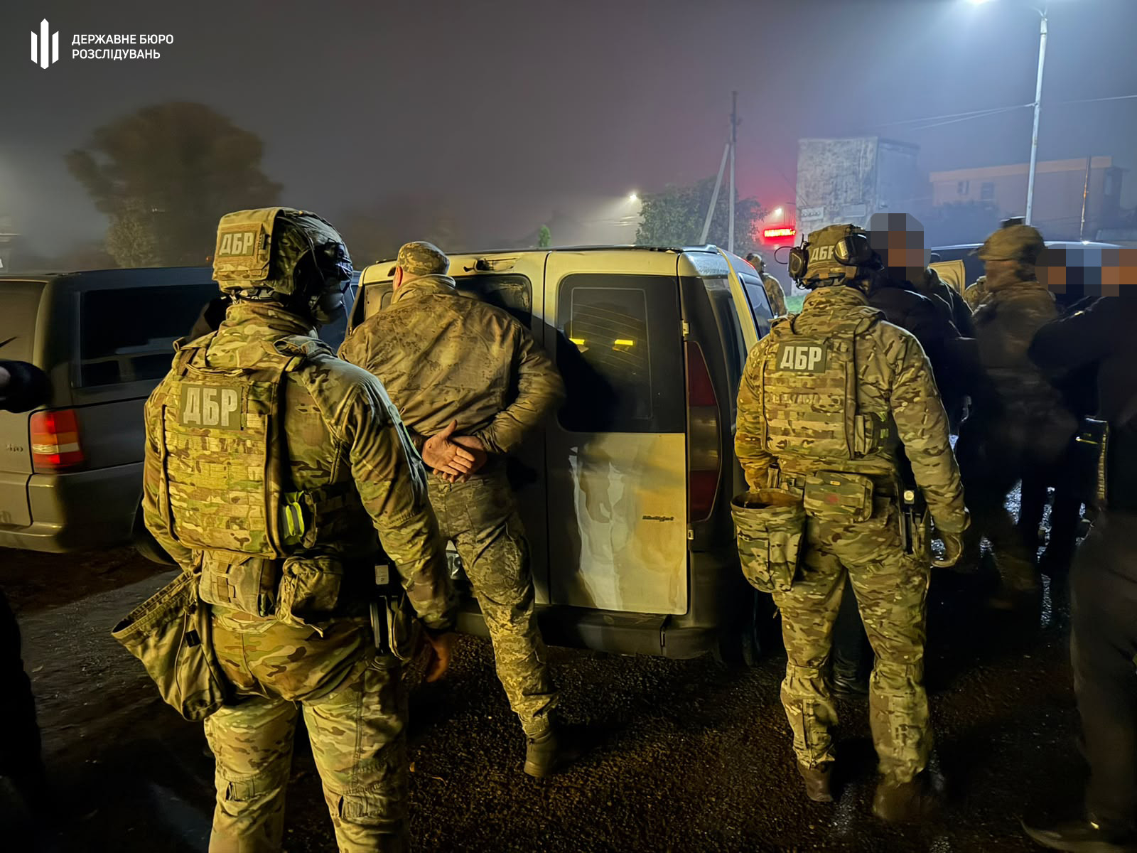Катування та хабарі: у Чернівецькому ТЦК затримали керівника та його підлеглих