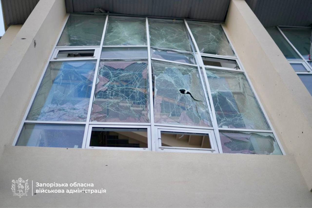 РФ завдала удар по Запоріжжю, є жертва та поранені