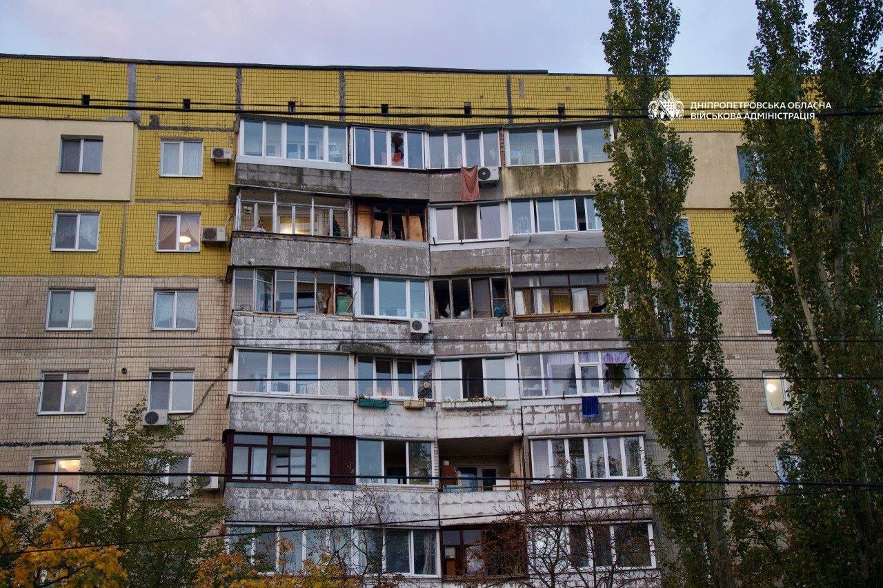 РФ вдарила КАБами по Дніпру: є поранений, пошкоджені будинки та транспортна інфраструктура