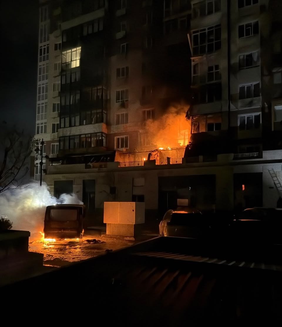 В Умані через атаку РФ палала висотка та постраждали 5 людей