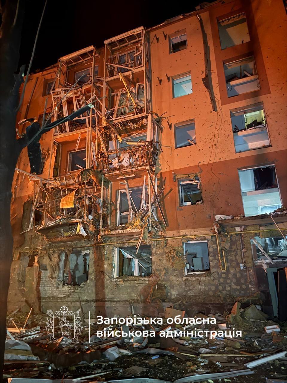 РФ атакувала ракетами Кривий Ріг і Запоріжжя: пошкоджені будинки та підприємство