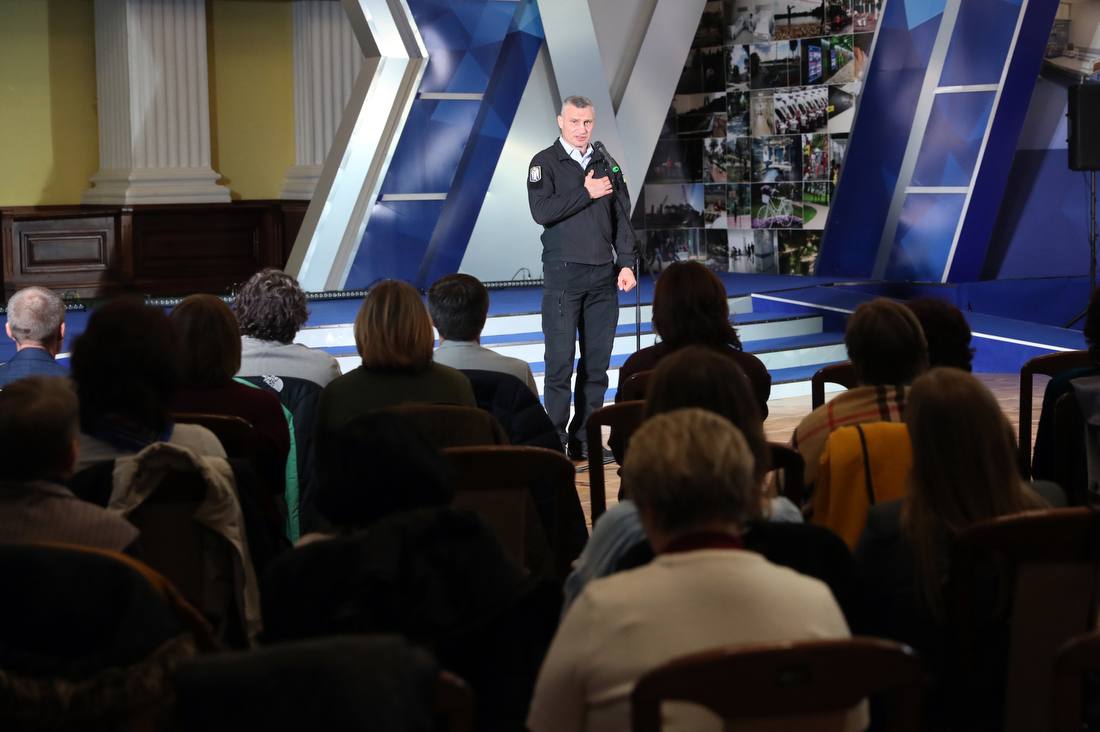 Готуються до відключень та працюють понаднормово: Кличко привітав соцпрацівників Києва