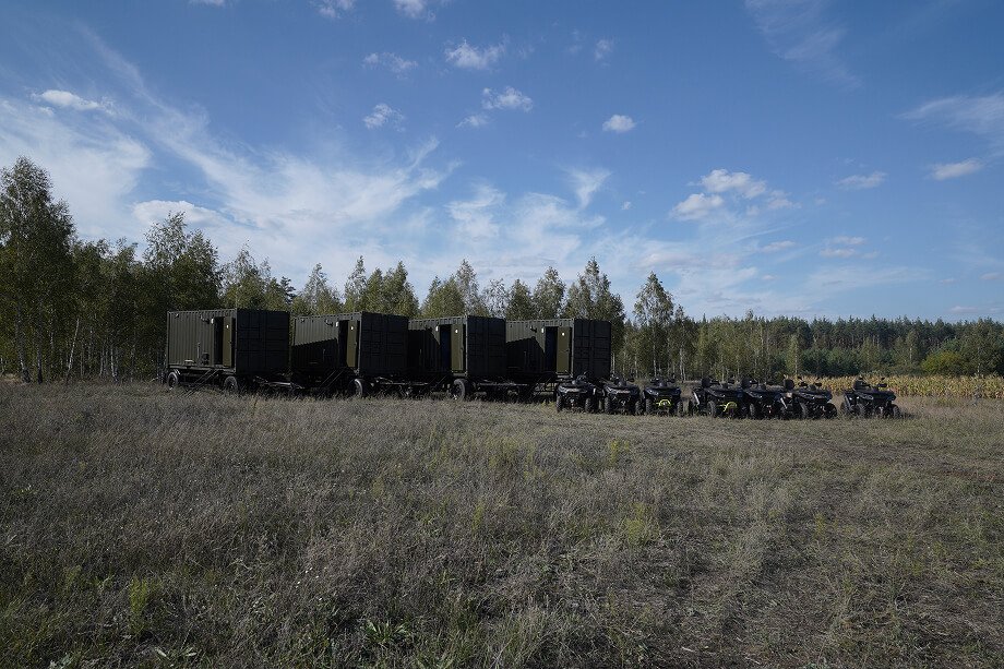 Квадроцикли та мобільні лазні для 157 ОМБр: "Сталевий фронт" продовжує підтримку військових