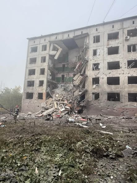 РФ скинула авіабомби на багатоповерхівки у Слов’янську, є постраждалі