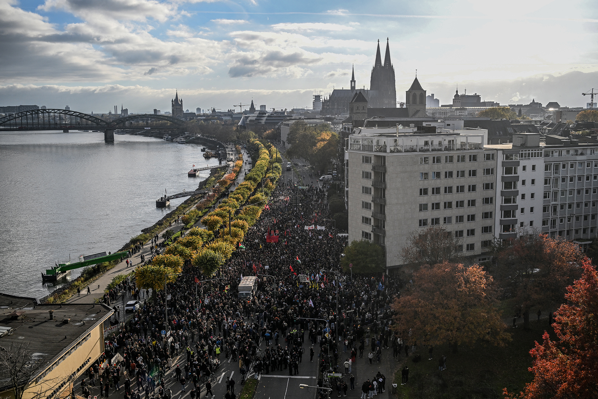 Зумери проти Мерца: у Німеччині спалахнули масштабні протести (фото та відео)