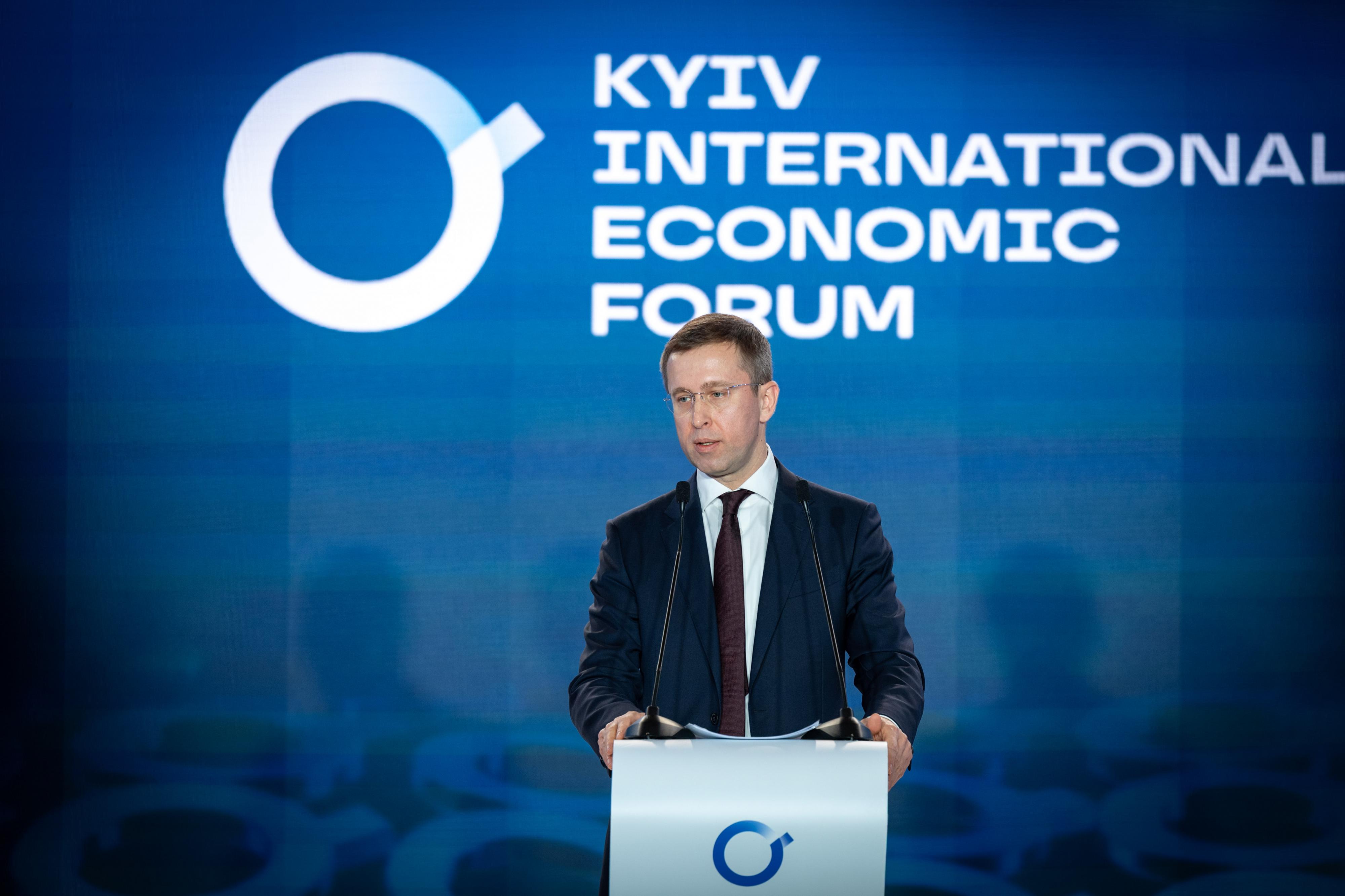 ППО для "Нової пошти", кадровий голод і страхування ризиків: про що говорили на КМЕФ у Києві