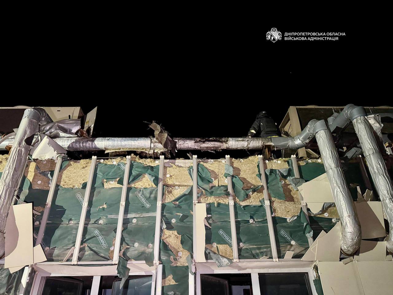 Росіяни втретє вдарили поруч із міськрадою Дніпра, у середмісті горів бізнес-центр