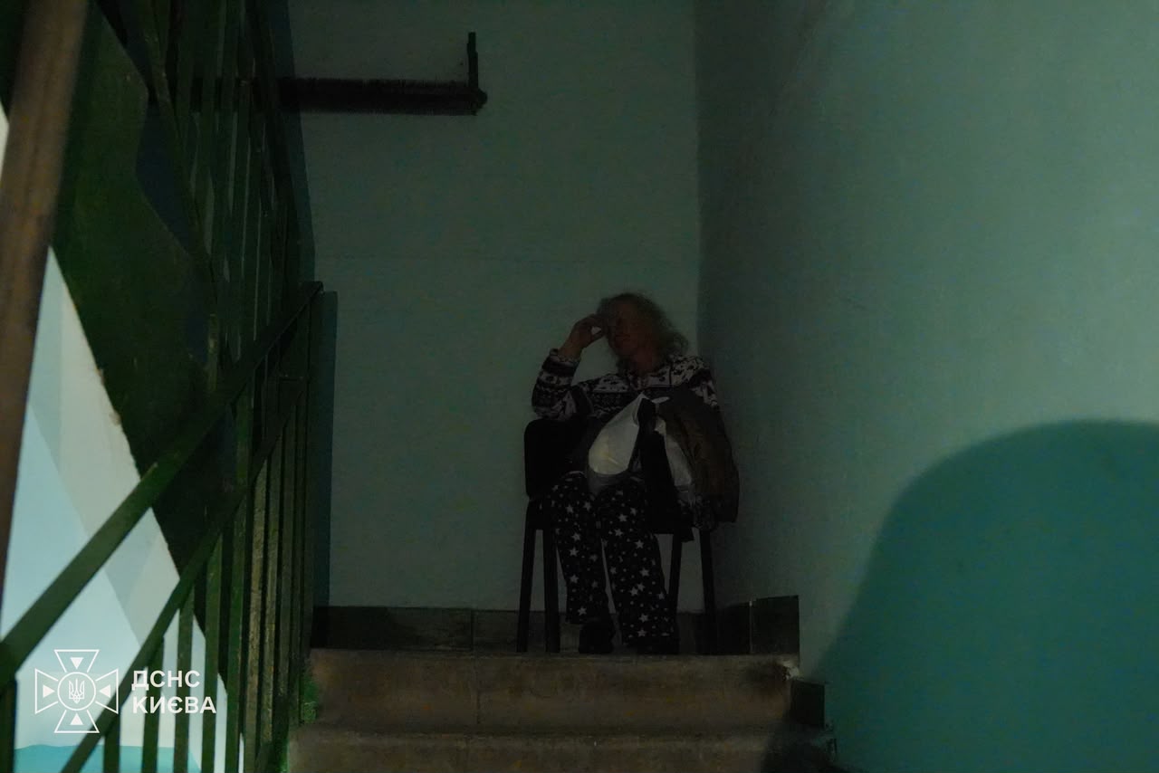 РФ вдарила по багатоповерхівці в Києві: частину будинку зруйновано, серед постраждалих діти
