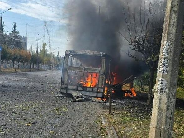 РФ вдарила по рейсовому автобусу в Краматорську, загинули 12 людей