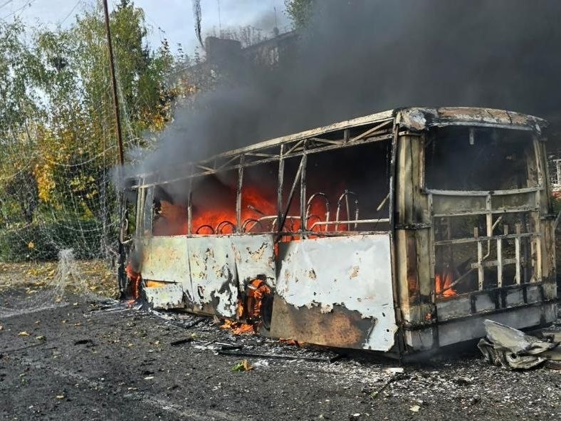 РФ вдарила по рейсовому автобусу в Краматорську, загинули 12 людей