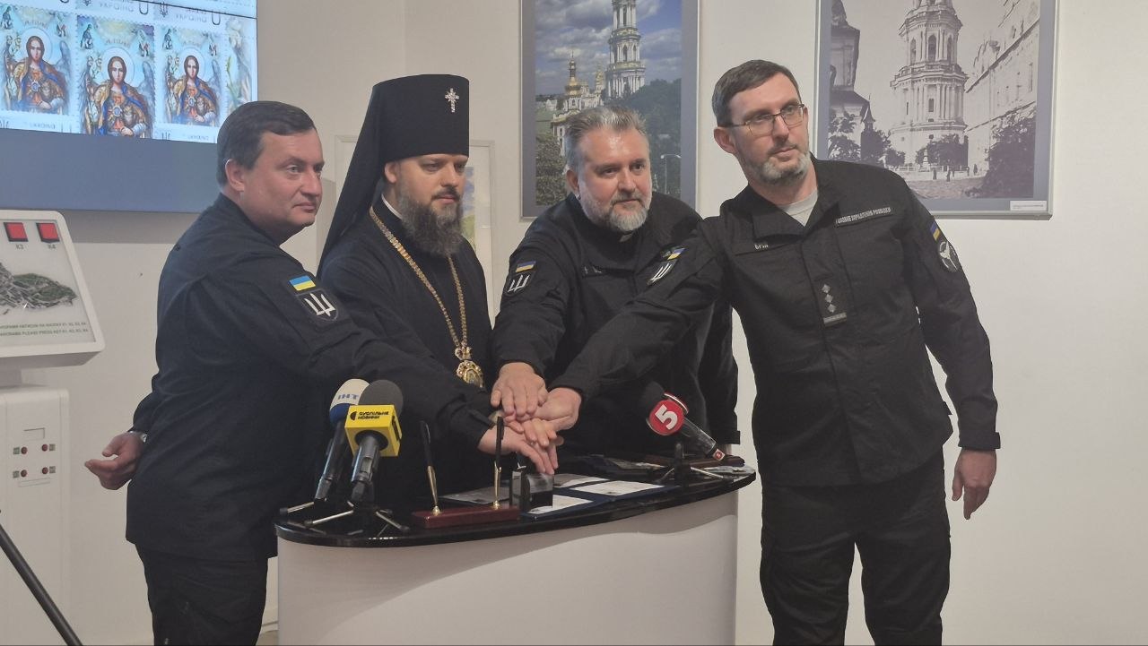 Архангел Гавриїл і молитва розвідника: Укрпошта презентувала нову марку до Дня капелана