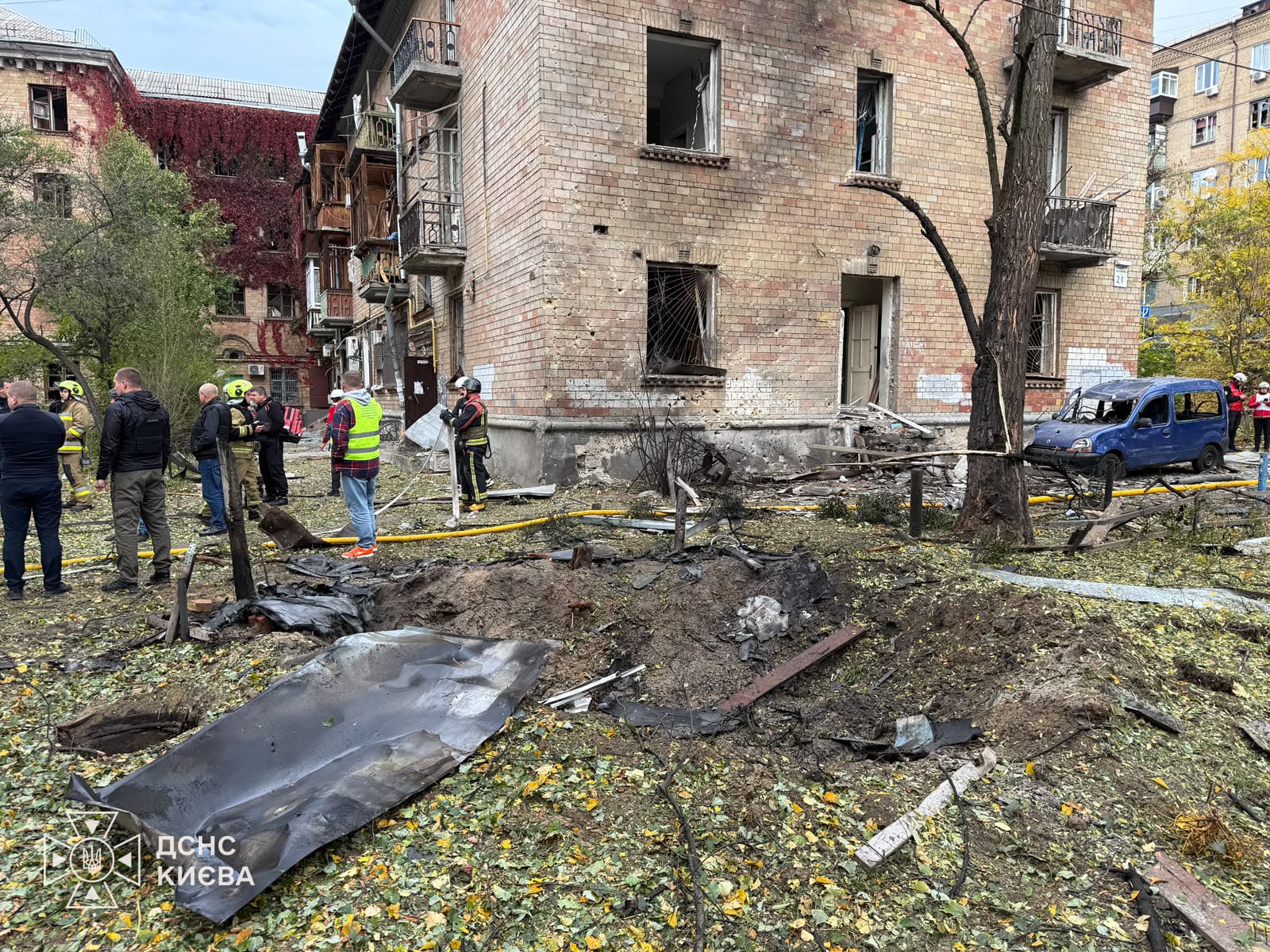 В центре Киева упал дрон: повреждены дома, есть пострадавшие