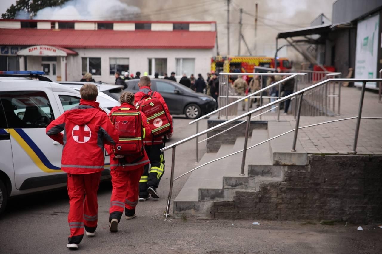 Ликвидация последствий обстрела Луцка 16 октября (фото предоставил городской совет Луцка) За всю войну город не подвергался таким атакам: какая ситуация в Луцке после налета дронов