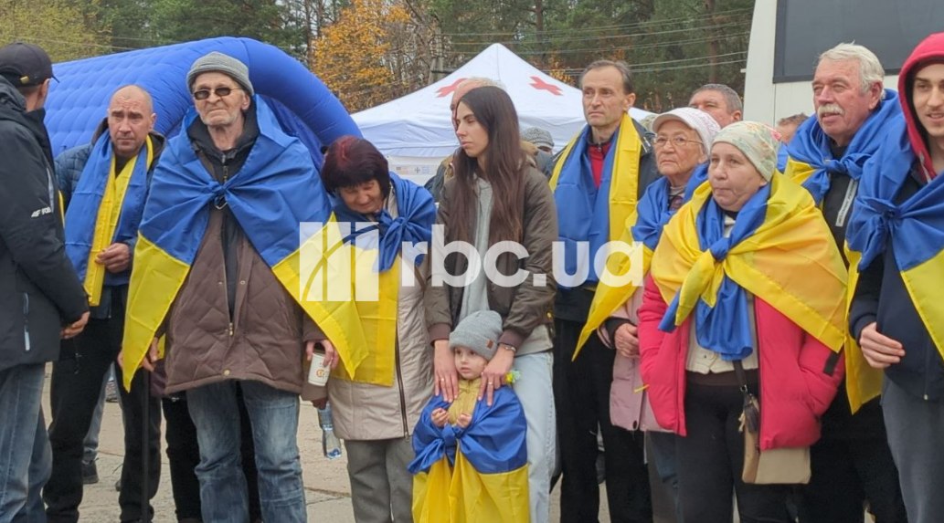 Евакуйовані мешканці Олешок вже в Україні: репортаж (фото, відео)