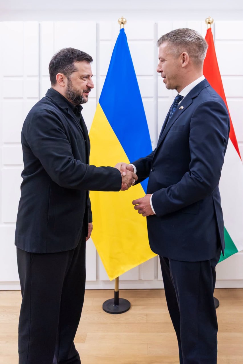 Зеленський уперше зустрівся з прем’єром Угорщини Мадяром