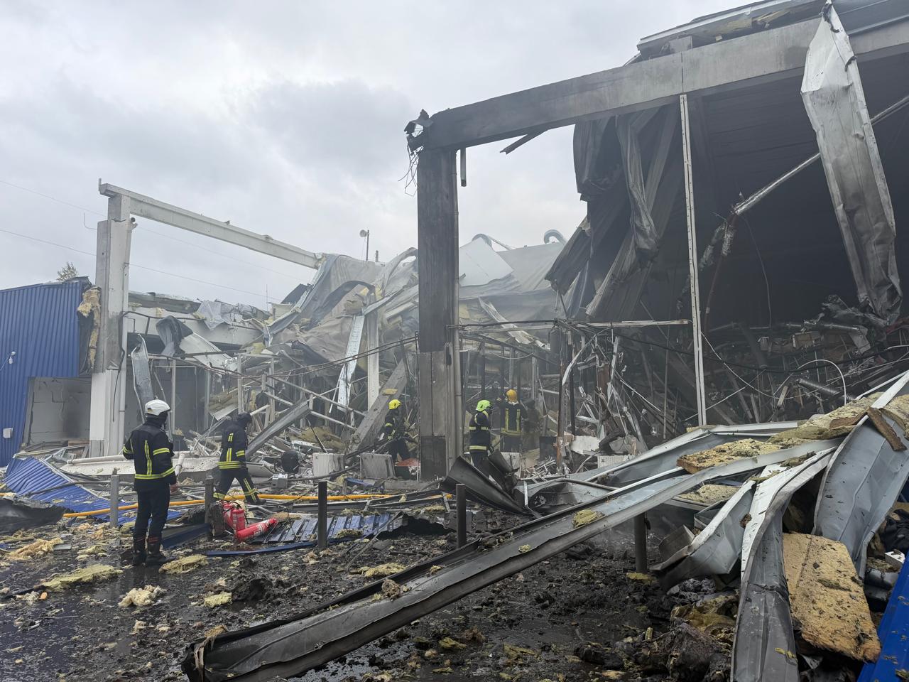 Росія ударила по супермаркету "Метро" в Рівному (фото)