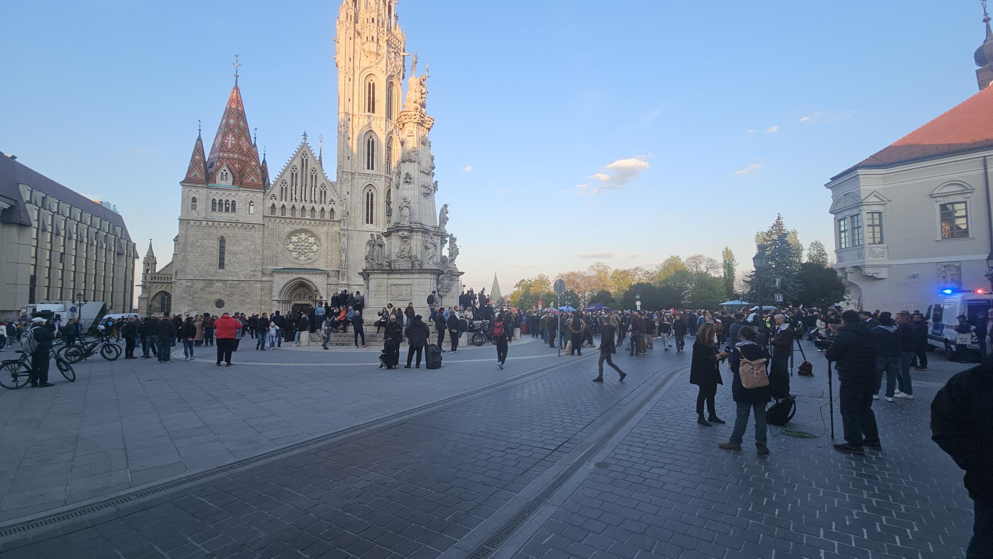 Зеленский на каждом шагу: как Орбан использует Украину в агитации. Репортаж из Будапешта