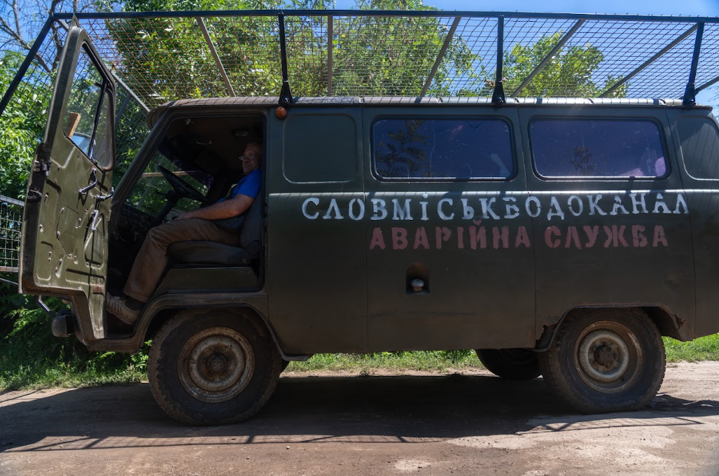 "Пока есть вода, мы остаемся". Как живет Славянск в 10 километрах от фронта