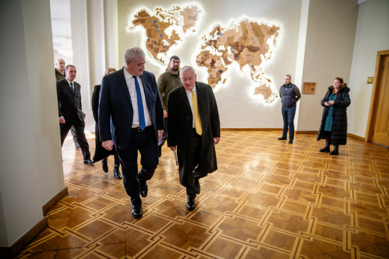 Ukraine’s FM emphasizes peace through strength in talks with Kellogg