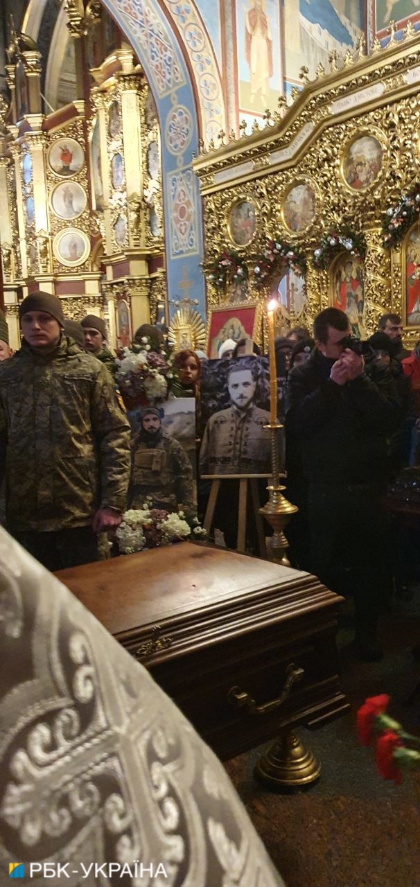 В Киеве прощаются с погибшим поэтом Максимом Кривцовым: трогательные фото