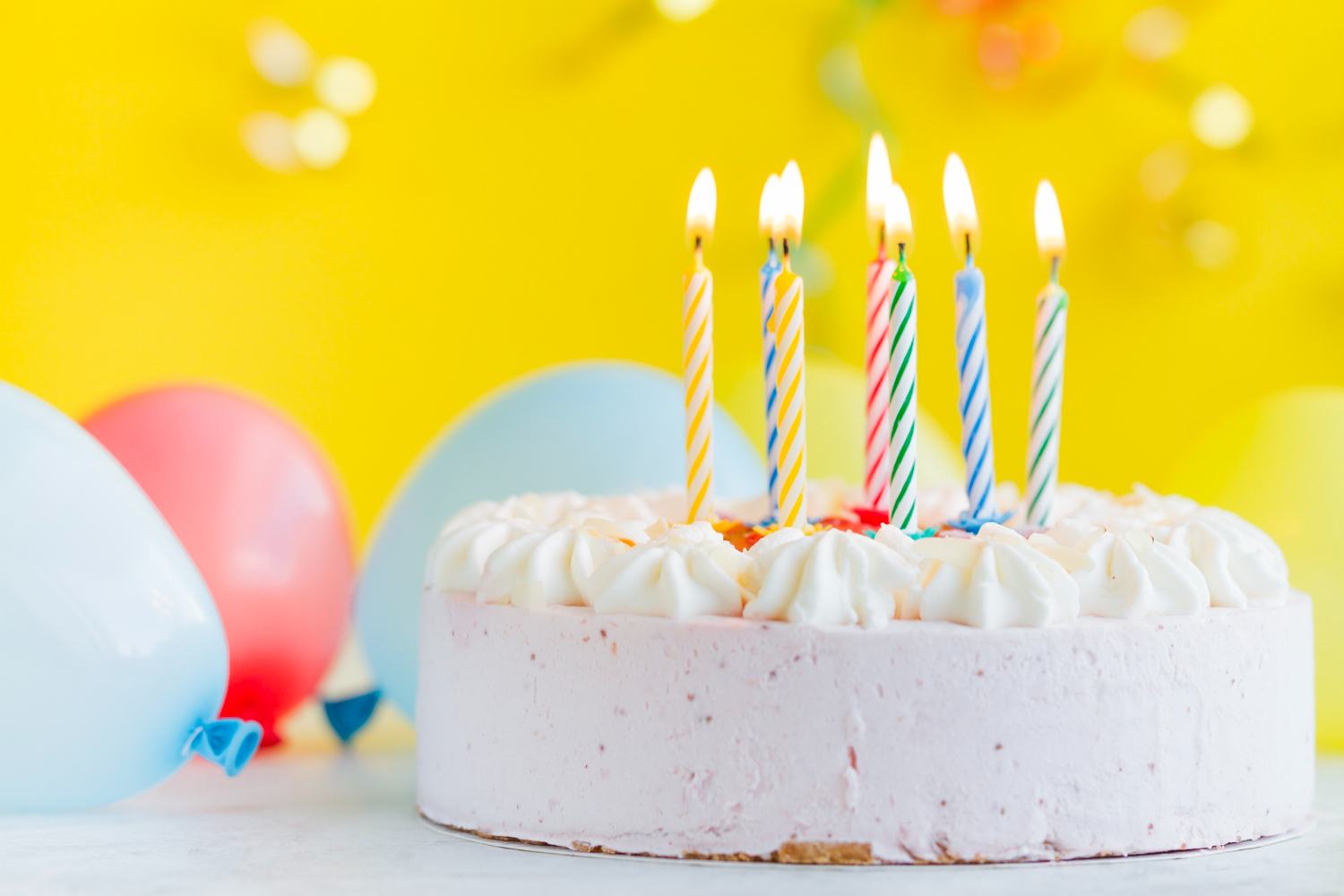 &quot;Тільки спочатку загадай бажання&quot;. Для чого ми задуваємо свічки на святковому торті?