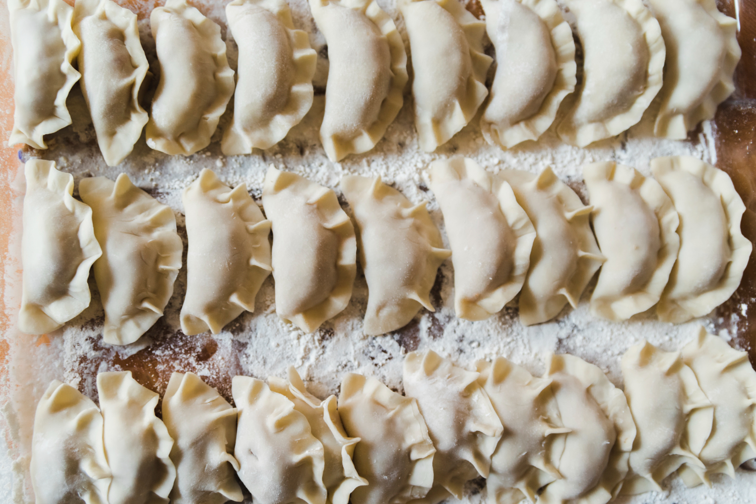 Как сделать вкусные вареники с творогом или вишнями на Троицу: три рецепта традиционного блюда