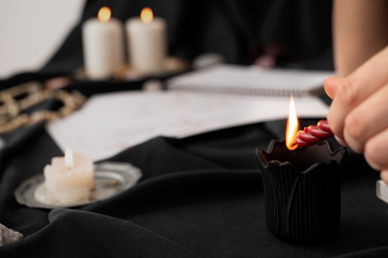 Як дізнатися, хто вас наврочив: простий обряд і ознаки енергетичного удару