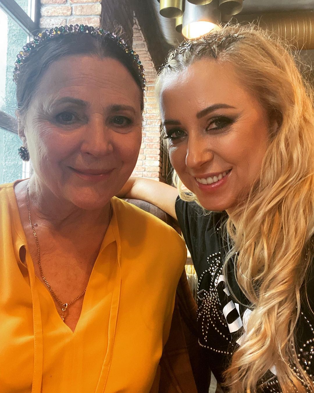 Тоня Матвиенко ответила хейтерам, которые начали поливать грязью ее маму после смерти: "Берут на себя грех"