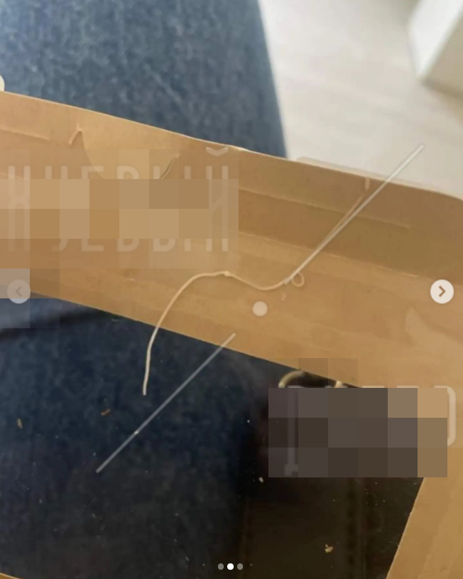 Круасан з &quot;сюрпризом&quot;. У Дніпрі покупці знайшли в їжі черв'яків (фото)