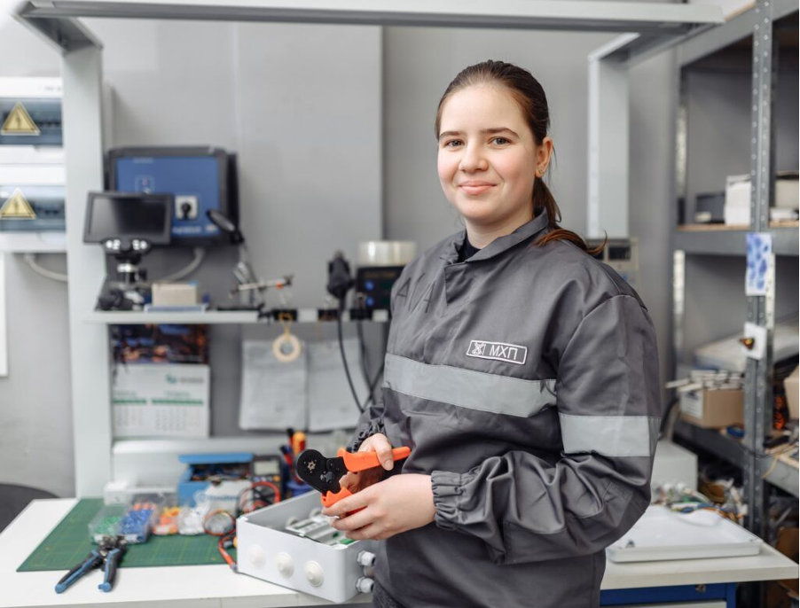 Жінки в "чоловічих" професіях: як вони руйнують стереотипи та змінюють ринок праці