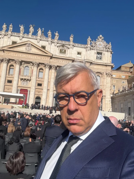 European officials embroiled in scandal over selfie before Pope's funeral