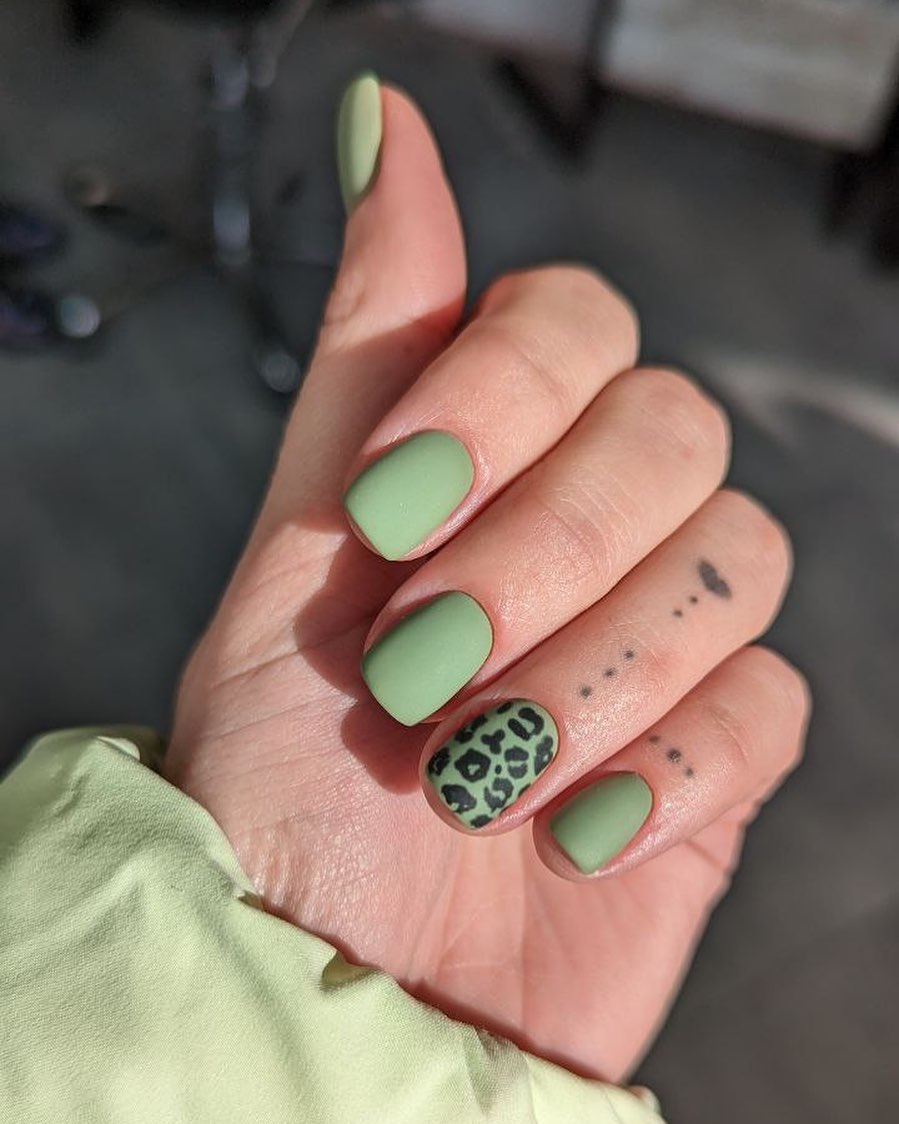 Какой маникюр сейчас в тренде: топ-7 цветов и дизайнов, которые станут абсолютными хитами осени