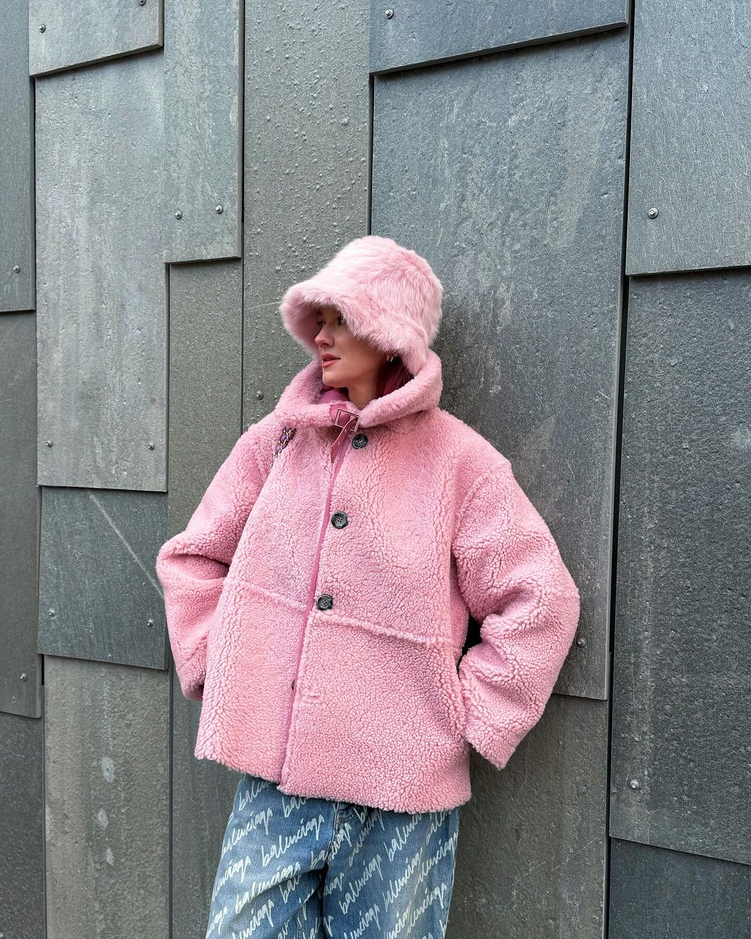 Как модно одеваться зимой: топ-5 трендовых вещей, которые следует добавить в свой гардероб в 2025 году