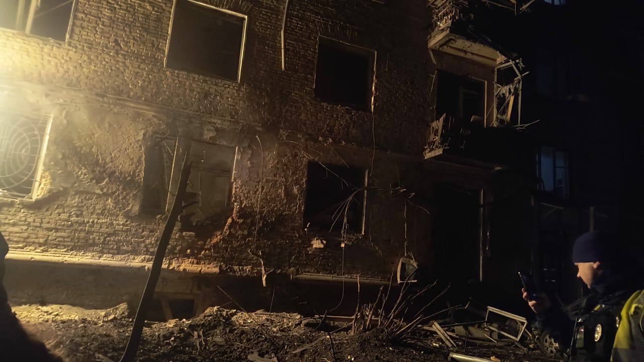 В Чернигове взорвался дрон возле дома: загорелся газопровод, пострадали 2 человека