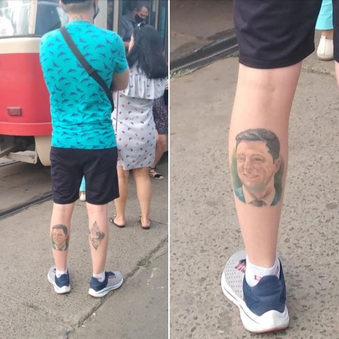 Украинец сделал на ноге татуировку с лицом Зеленского: мужчина стал звездой сети (фото)