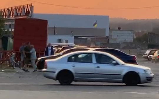 Під Києвом чоловіки влаштували дуель з пістолетами: не поділили місце в цирку