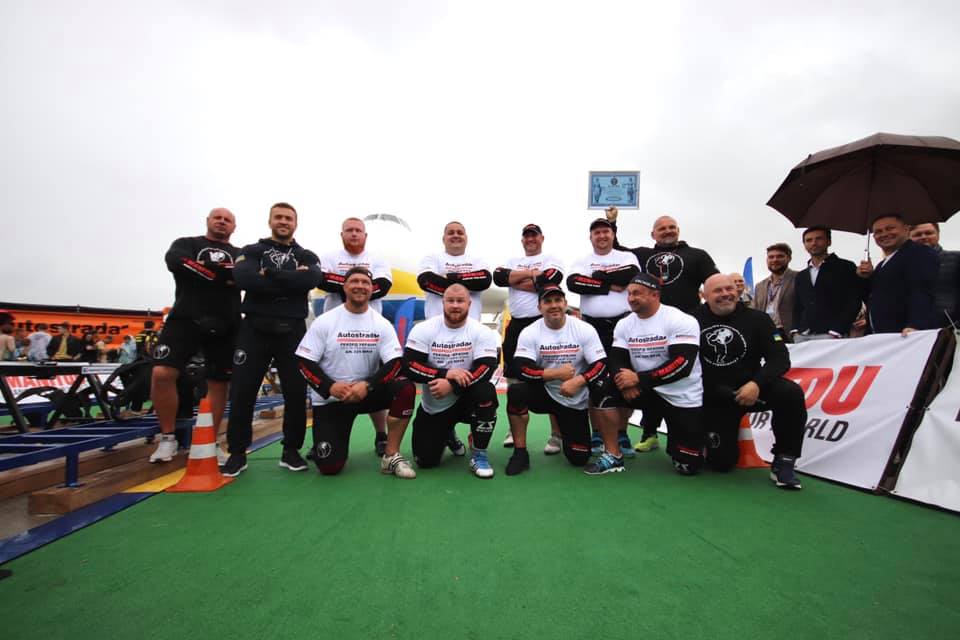 Українські атлети перетягнули літак "Мрію" та встановили світовий рекорд: фото досягнення