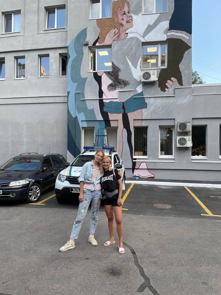 У Києві з'явився новий незвичайний мурал: присвячений рятувальникам