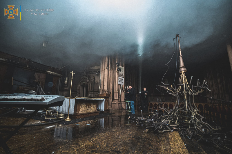 Активисты требуют отставки Ткаченко из-за пожара в костеле Святого Николая