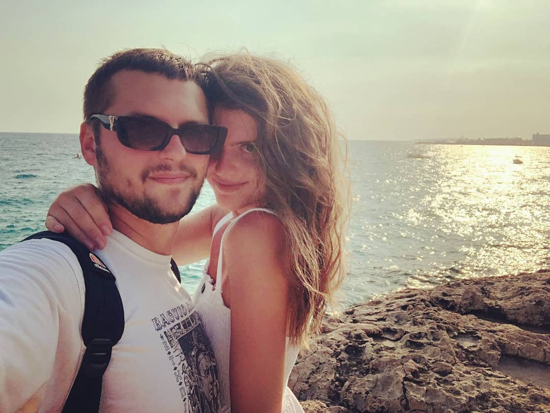 Футбольный комментатор в прямом эфире сделал предложение журналистке: видео