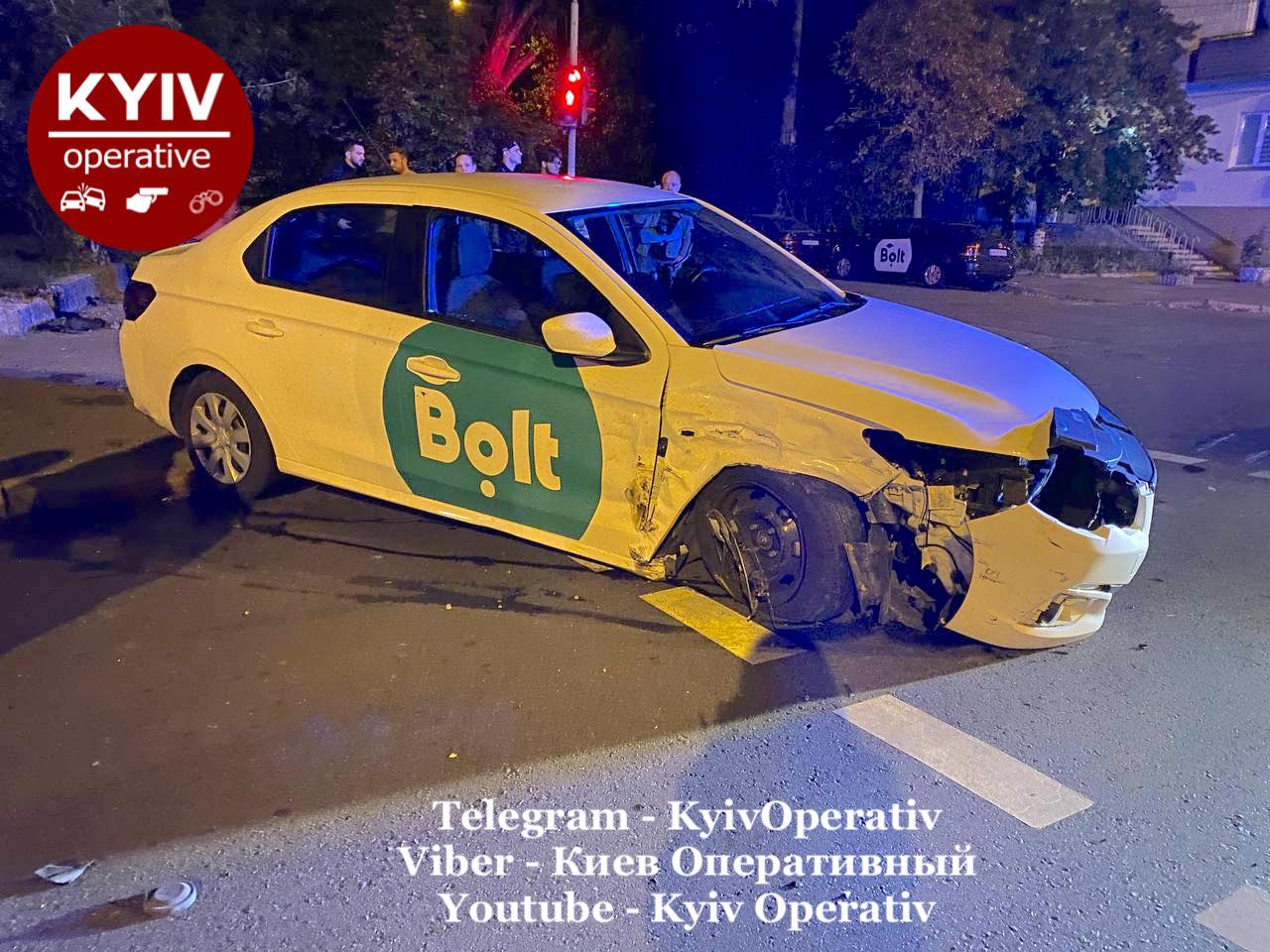 У Києві таксист влаштував ДТП і &quot;спихнув&quot; все на пасажирку (фото)